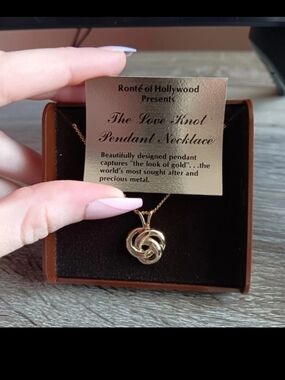 Ronte Of Hollywood The Love Knot Pendant Vintage Necklace New in original box